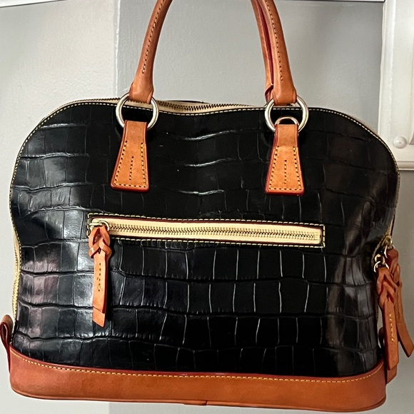 Dooney & Bourke Oakdale Zip Zip Black Satchel (gently loved ❤️🩹) - Picture 2 of 8